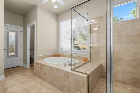 Bath - 2588 Valencia St, Redding, CA 96003 photo 2 of 2