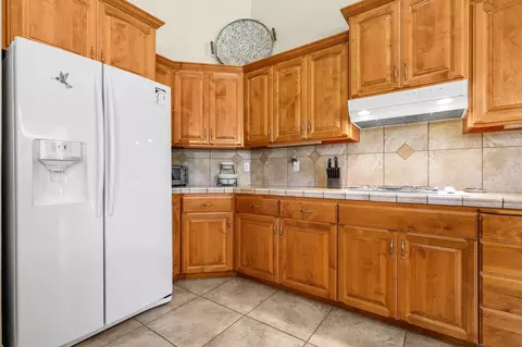 Kitchen - 2588 Valencia St, Redding, CA 96003 photo 2 of 3