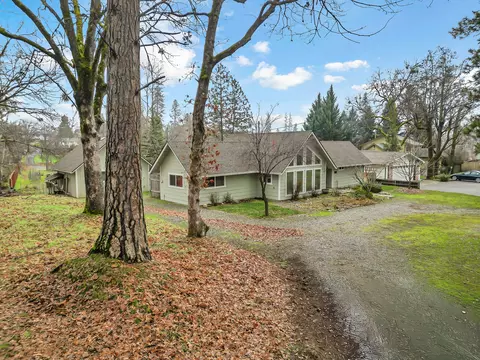 401 Mountain View St, Weaverville, CA 96093