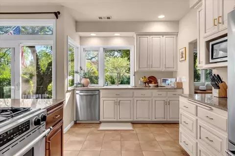 1050 Royal Oaks Dr, Redding, CA 96001 photo 6