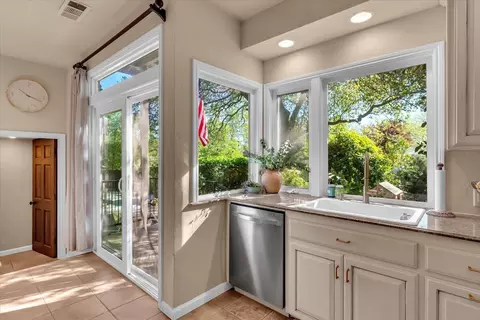 1050 Royal Oaks Dr, Redding, CA 96001 photo 5