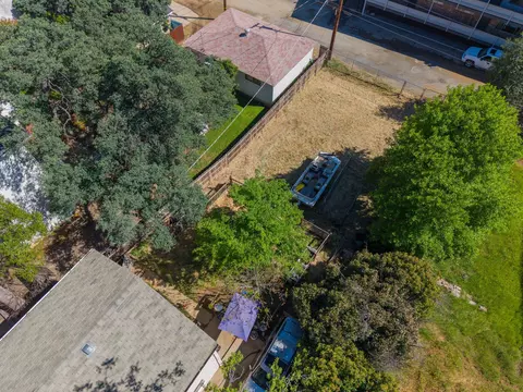 View/Area - 2351 Eureka Way, Redding, CA 96001 photo 3 of 4