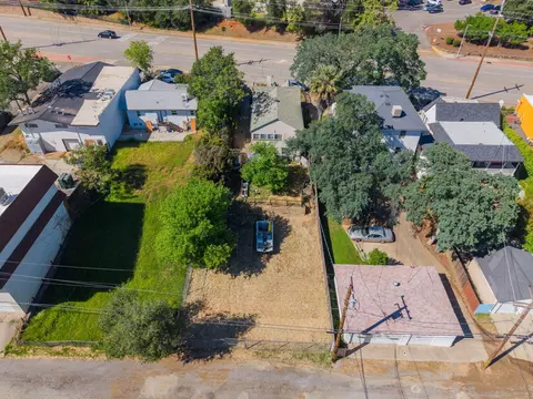 View/Area - 2351 Eureka Way, Redding, CA 96001 photo 2 of 4