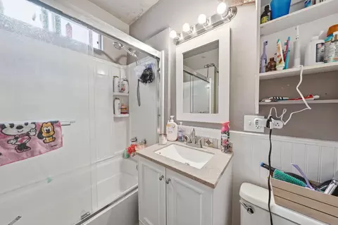 Bath - 2351 Eureka Way, Redding, CA 96001 photo 1 of 1