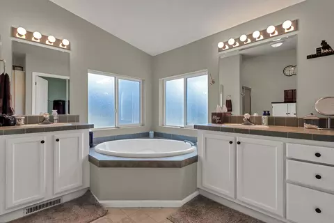 Bath - 29312 Day Rd, Mcarthur, CA 96056 photo 3 of 6