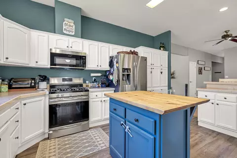 Kitchen - 29312 Day Rd, Mcarthur, CA 96056 photo 6 of 7