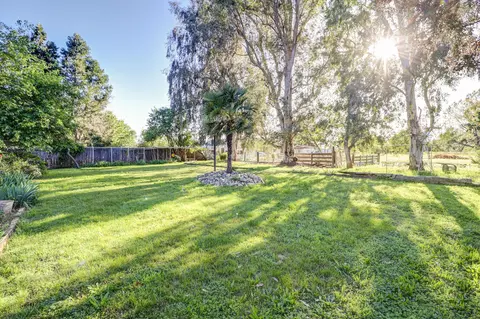 Exterior - 1648 Filaree Dr, Redding, CA 96002 photo 10 of 15