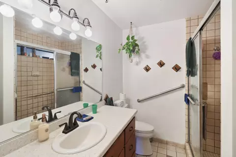 Bath - 1648 Filaree Dr, Redding, CA 96002 photo 1 of 3