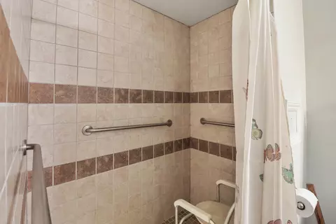 Bath - 1648 Filaree Dr, Redding, CA 96002 photo 3 of 3