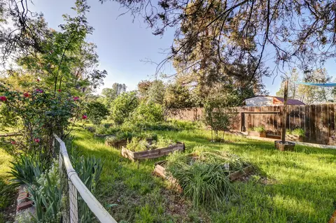 Exterior - 1648 Filaree Dr, Redding, CA 96002 photo 12 of 15