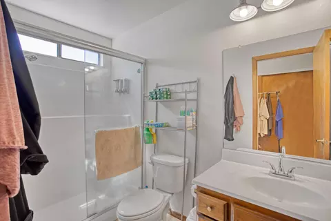 Bath - 1479 Atajo Ct, Redding, CA 96003 photo 1 of 2