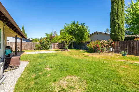 Exterior - 1479 Atajo Ct, Redding, CA 96003 photo 7 of 8