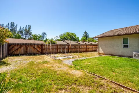 Exterior - 1479 Atajo Ct, Redding, CA 96003 photo 6 of 8