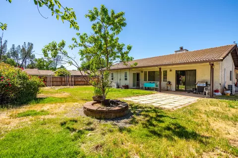 Exterior - 1479 Atajo Ct, Redding, CA 96003 photo 4 of 8
