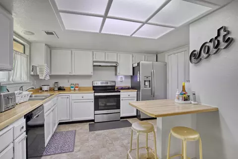 Kitchen - 1479 Atajo Ct, Redding, CA 96003 photo 2 of 3