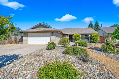 2370 Candlewood Dr, Redding, CA 96003