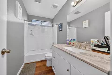 Bath - 2370 Candlewood Dr, Redding, CA 96003 photo 3 of 3