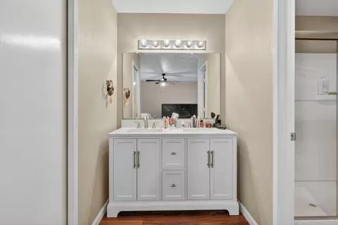 Bath - 2370 Candlewood Dr, Redding, CA 96003 photo 1 of 3