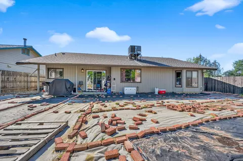 Exterior - 2370 Candlewood Dr, Redding, CA 96003 photo 6 of 6
