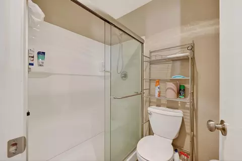 Bath - 2370 Candlewood Dr, Redding, CA 96003 photo 2 of 3