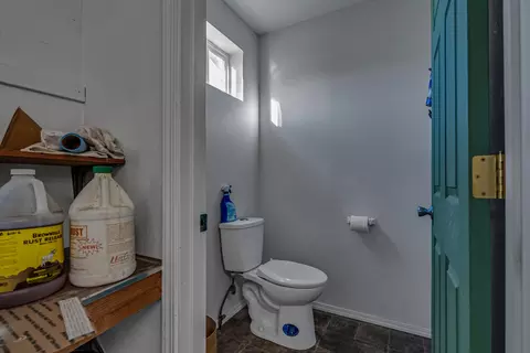 Bath - 43007 Shoshoni Loop, Fall River Mills, CA 96028 photo 6 of 6