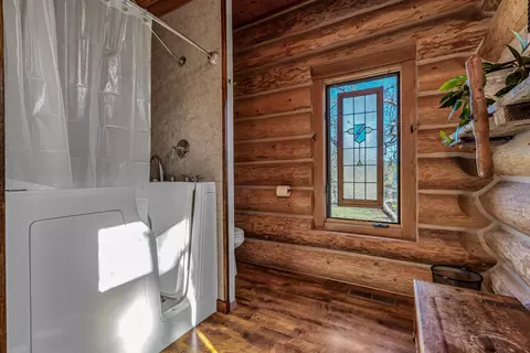 Bath - 43007 Shoshoni Loop, Fall River Mills, CA 96028 photo 2 of 6