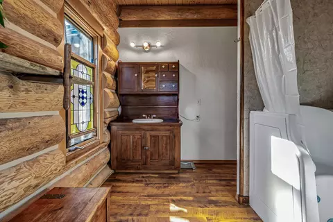 Bath - 43007 Shoshoni Loop, Fall River Mills, CA 96028 photo 3 of 6