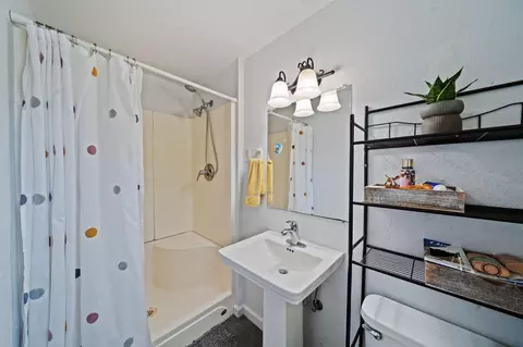 Bath - 3759 Alma Ave, Redding, CA 96002 photo 2 of 2