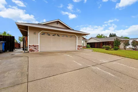 Exterior - 2566 Dewberry Dr, Redding, CA 96003 photo 3 of 7