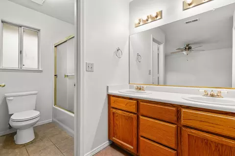 Bath - 2566 Dewberry Dr, Redding, CA 96003 photo 2 of 2