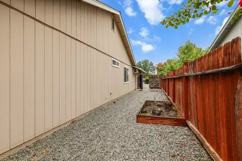 Exterior - 2566 Dewberry Dr, Redding, CA 96003 photo 6 of 7