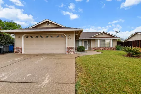 2566 Dewberry Dr, Redding, CA 96003