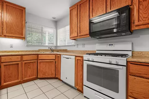 Kitchen - 2566 Dewberry Dr, Redding, CA 96003 photo 2 of 3