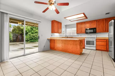 Kitchen - 2566 Dewberry Dr, Redding, CA 96003 photo 1 of 3