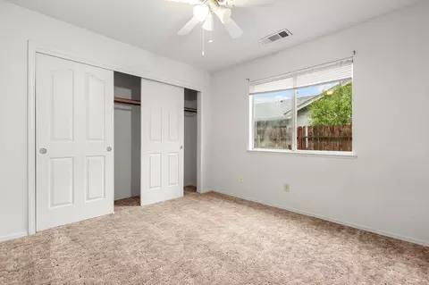Bedroom - 2566 Dewberry Dr, Redding, CA 96003 photo 6 of 7