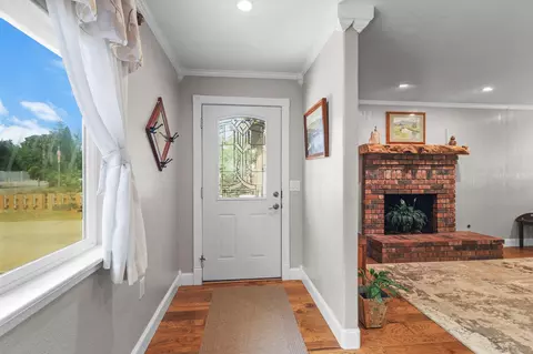 Entry Way - 6935 Granada Dr, Redding, CA 96002 photo 1 of 2