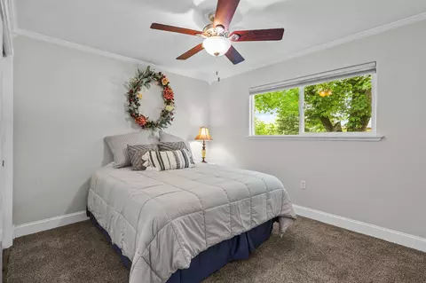 Bedroom - 6935 Granada Dr, Redding, CA 96002 photo 4 of 7