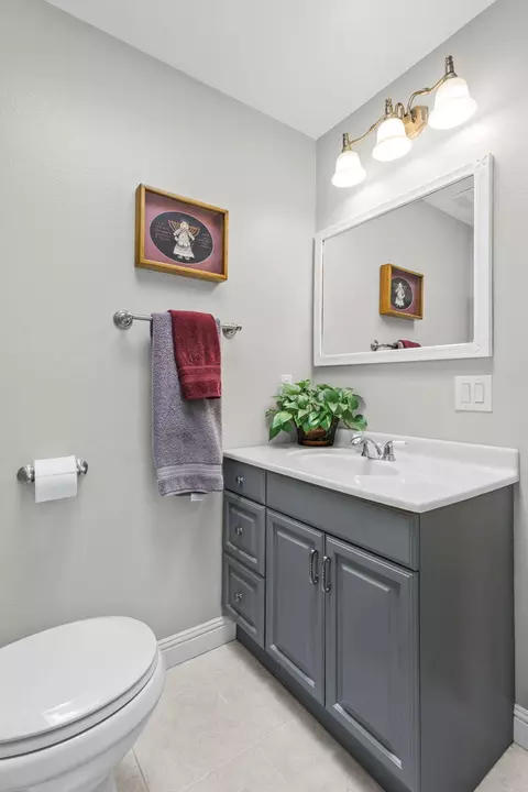 Bath - 6935 Granada Dr, Redding, CA 96002 photo 3 of 5