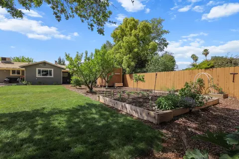 Exterior - 6935 Granada Dr, Redding, CA 96002 photo 11 of 23