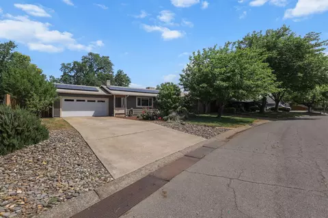 6935 Granada Dr, Redding, CA 96002
