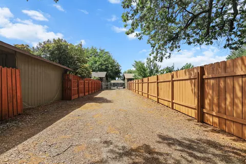 Exterior - 6935 Granada Dr, Redding, CA 96002 photo 17 of 23