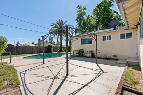 Exterior - 6633 Southgate Dr, Redding, CA 96001 photo 5 of 12