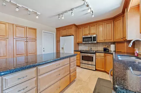 Kitchen - 6633 Southgate Dr, Redding, CA 96001 photo 1 of 6