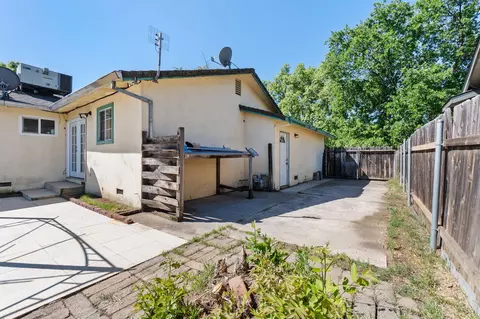 Exterior - 6633 Southgate Dr, Redding, CA 96001 photo 4 of 12
