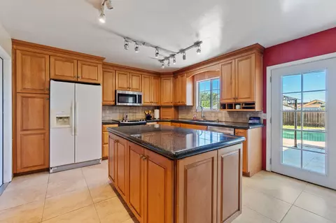 Kitchen - 6633 Southgate Dr, Redding, CA 96001 photo 5 of 6
