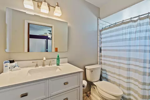 Bath - 6633 Southgate Dr, Redding, CA 96001 photo 2 of 2