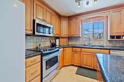 Kitchen - 6633 Southgate Dr, Redding, CA 96001 photo 4 of 6