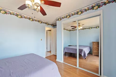 Bedroom - 6633 Southgate Dr, Redding, CA 96001 photo 4 of 7
