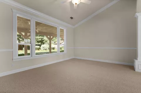 Living - 3052 Clear Water Ct, Redding, CA 96002 photo 3 of 10
