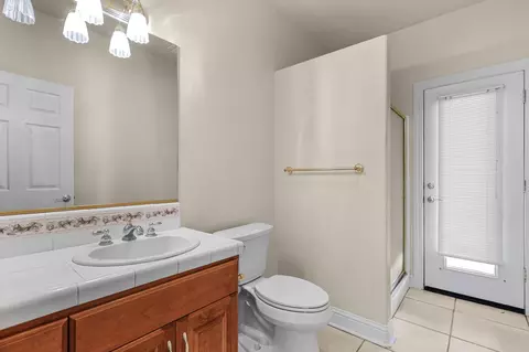 Bath - 3052 Clear Water Ct, Redding, CA 96002 photo 2 of 5
